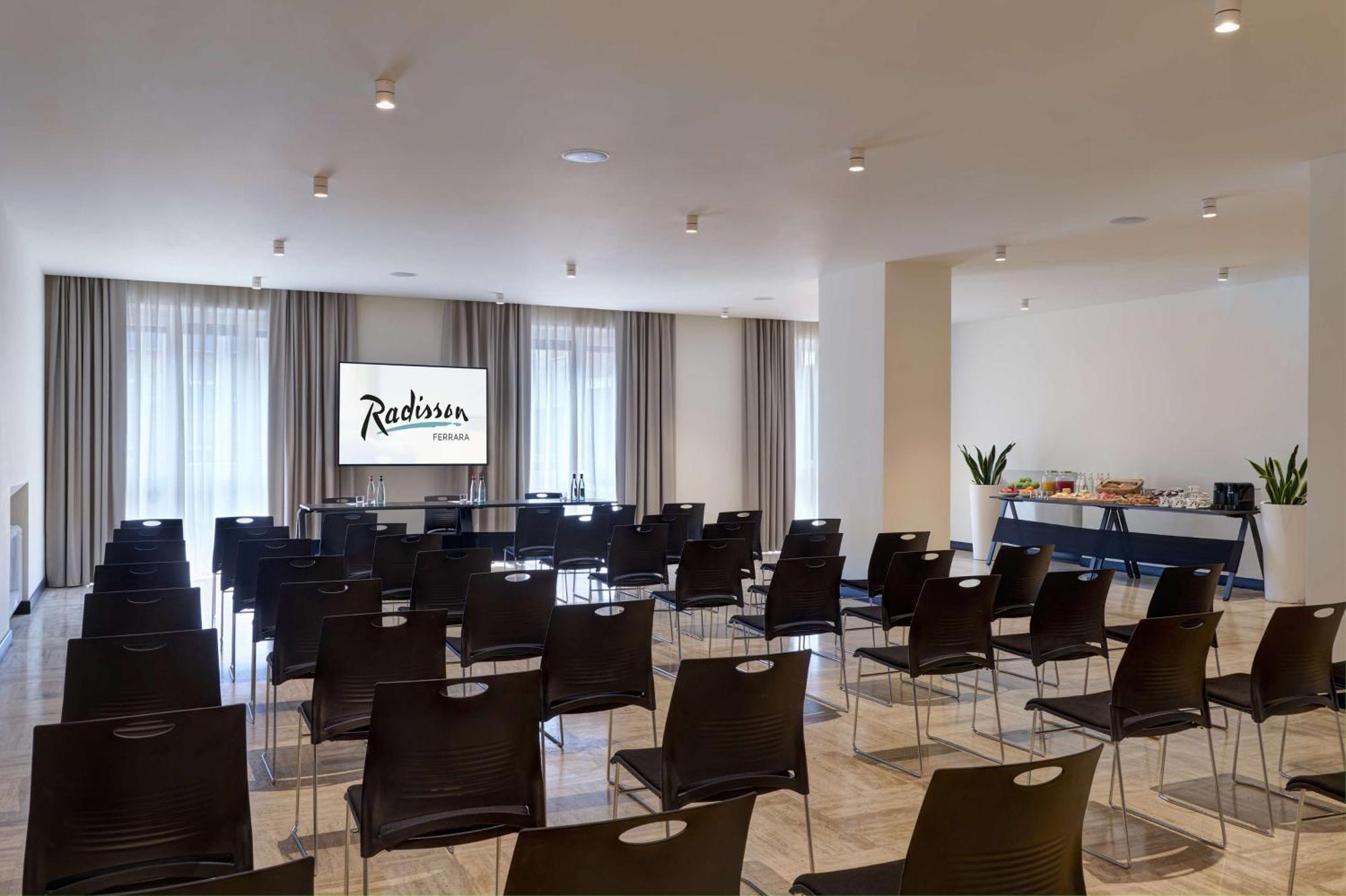 Radisson Hotel Φεράρα Εξωτερικό φωτογραφία