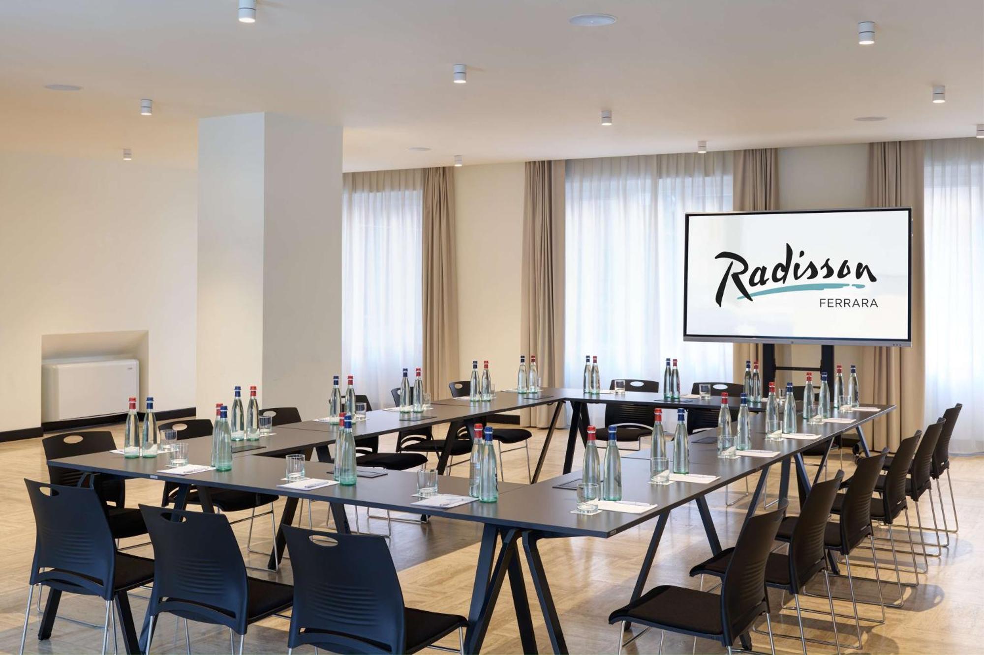 Radisson Hotel Φεράρα Εξωτερικό φωτογραφία